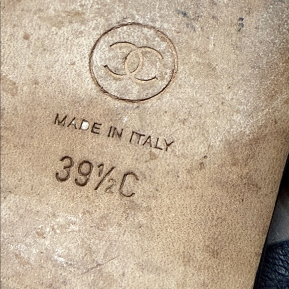 CHANEL BLACK Leather Logo T-Strap Sandals 39.5C - Picture 7 of 8